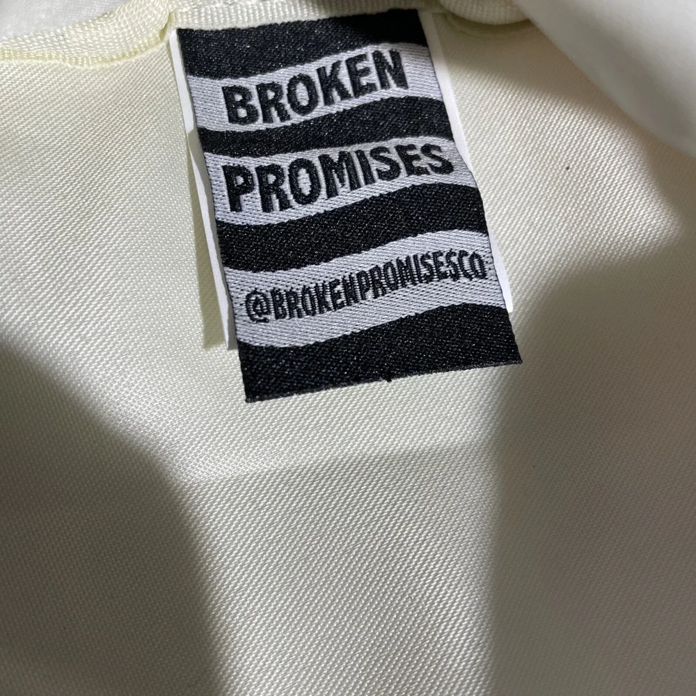 NWT!‎ Broken Promises Skull Lips Kiss Pink Black Fanny Pack Kiss Of Death Zumiez